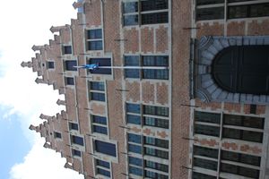 안트베르펜의 스나이더하우스, 옛 알마니지 본사