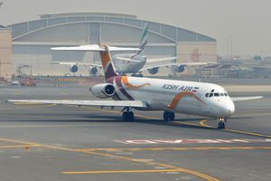 키시 항공의 맥도넬 더글러스 MD-82 (두바이 국제공항)