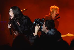 세인트 빈센트가 로열 앨버트 홀에서 공연 (2024)