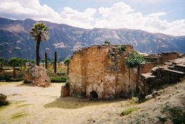 산사태 이후 융가이 시 교회 잔해