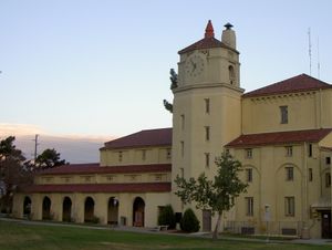 샌 버나디노 밸리 칼리지(San Bernardino Valley College), 1926년 설립.