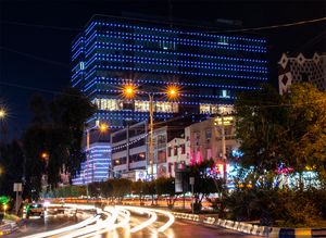 키안파르스 거리의 상업 건물.