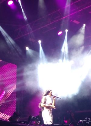 루드밀라가 앙그라두스헤이스에서 라이브 공연 (2023)