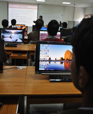 파르완 한국 교육 문화 센터의 컴퓨터 수업