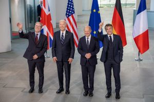 2024년 10월 18일 독일 베를린에서 유럽 지도자들과 함께 있는 바이든 대통령