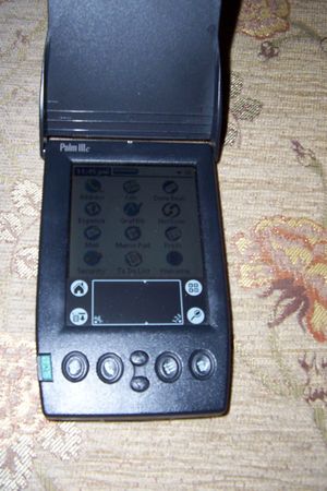 Palm IIIc는 최초의 컬러 스크린을 탑재한 팜 기기였다.