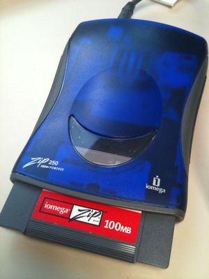 ZIP 250 USB 드라이브