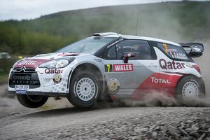 알 아티야가 2012년 웨일스 랠리 GB에서 경쟁하는 모습