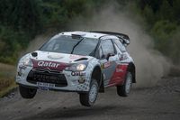 2012년 랠리 GB에서 시트로엥 DS3 WRC를 드라이브