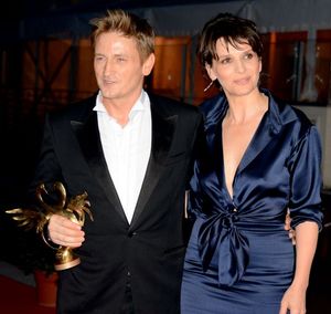 2015년 카부르 영화제에서 전 연인 쥘리에트 비노쉬와 함께 있는 마지멜