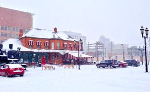 헌팅턴 웰컴 센터와 헤리티지 스테이션의 상점들