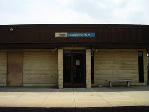 헌팅턴 암트랙역 플랫폼