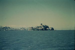 교도소가 운영되던 1955년 샌프란시스코에서 본 앨커트래즈 섬