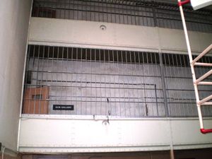 간수가 감시를 서는 건 갤러리