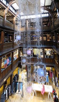 리버티 백화점 내부