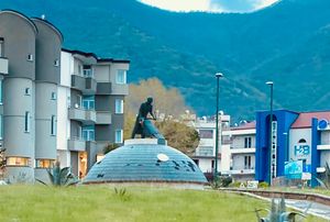 솔로프라의 "태너" 기념비