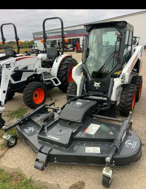 스키드 조향 로더 예취기