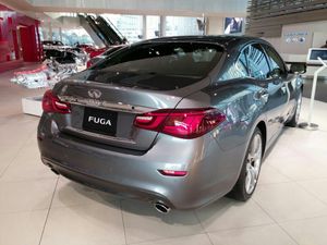 2015년 12월 개선형 370GT Type S (후면)