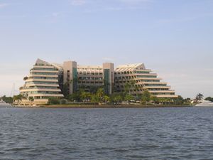 안소아테기주 북부 레체리아의 인공 섬인 이슬라 파라이소