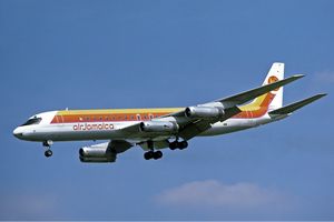 1978년 런던 히드로 공항에 접근하는 에어 자메이카 Douglas DC-8-62H