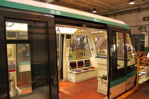 퐁트네 차량사업소에서의 MP 05와 내부