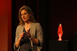 TED에서 강의하는 랜들(2006년).