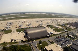 2004년 5월 앤드루스 비행선의 항공사진