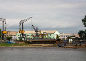 압록강에서 바라본 신의주 항구