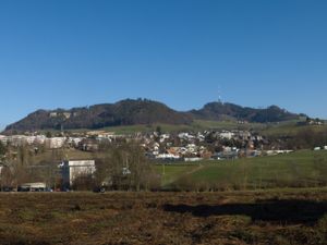 전경의 반티거산과 볼리겐