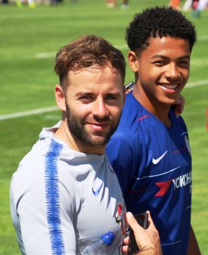콜윌(오른쪽) 2018년 첼시 아카데미와 함께