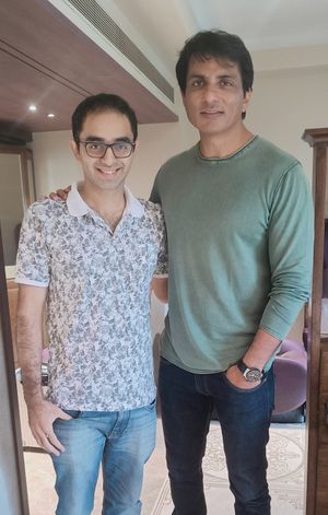 배우 소누 소두와 글로벌 헬스 의사 에드먼드 페르난데스 박사