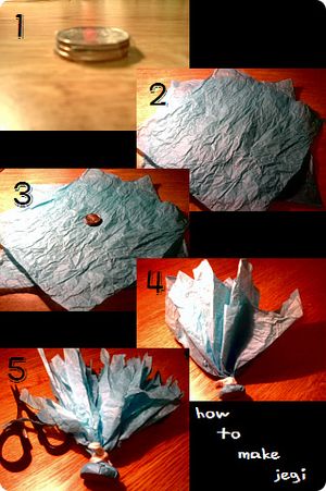 얇은 종이와 고무줄을 사용하여 제기 만들기
