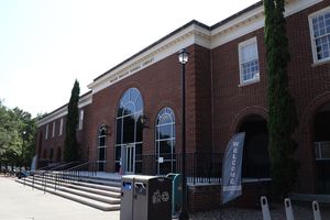 랜들 도서관의 정문