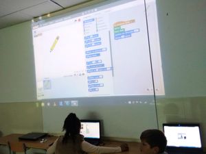 학교에서 스크래치를 가르치고 있다.