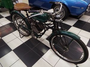 마틴 자동차 박물관에 전시된 1948년 미국 플라이어 휘저 동력 오토바이