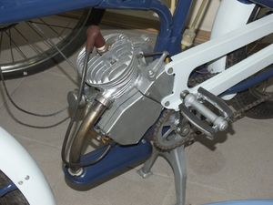 "Д-6" - 70년대 "리가" 상업용 오토바이에 설치된 소련 "D" 시리즈 키트 엔진