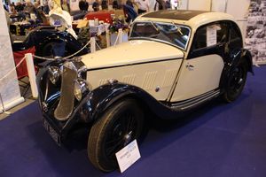 1934 힐만 에어로 민스(Hillman Aero Minx)는 유리 패널이 삽입된 슬라이딩 패널 선루프를 보여준다. - 세계 최초의 문루프(용어가 만들어지기 전)