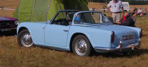 트라이엄프 TR4, 최초의 대량 생산 세단카 스타일 차체(나중에 일반적으로 타르가라고 불림)