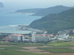 등무나하 성에서 바라본 이프 비치 주변. 큰 건물은 리조트 호텔.