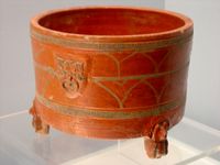 동한 시대에 제작된 유약 처리된 화장품 상자