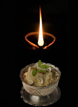 프라사드는 신에게 바치는 음식으로 나중에 숭배자들과 공유된다.