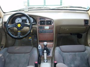 푸조 파르스(en)에 장착된 모모 제품