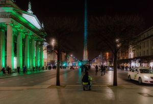 성 패트릭의 날 더블린 중앙 우체국과 오코넬 스트리트의 스파이어