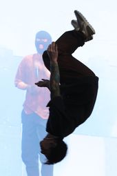 트웬티 원 파일럿츠는 역동적인 공연으로 유명하다.