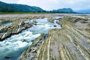 발릴리 강 암석 지형, 나기일리안, 라우니온