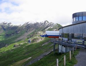 "알펜 타워" 역과 파노라마 레스토랑