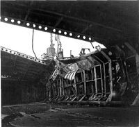 이 피탄으로 인해 비행 갑판의 일부가 날아갔다.