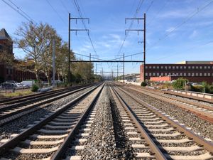 뉴저지주 머서 카운티 해밀턴과 트렌턴 사이의 노스이스트 코리더 선로 모습