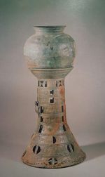 부산 복천동 11호분 출토 도기 거북장식 원통형 기대 및 단경호