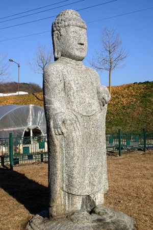예천 동본리 석조여래입상